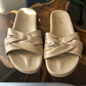 Seychelles sandals size 10